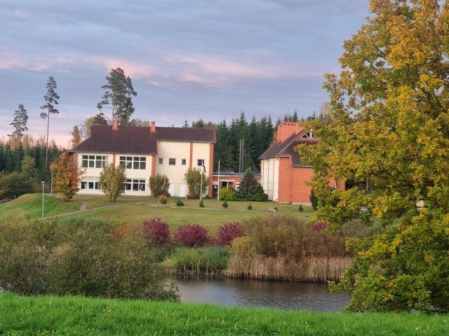 Bibliotēka "Vālodzēs"